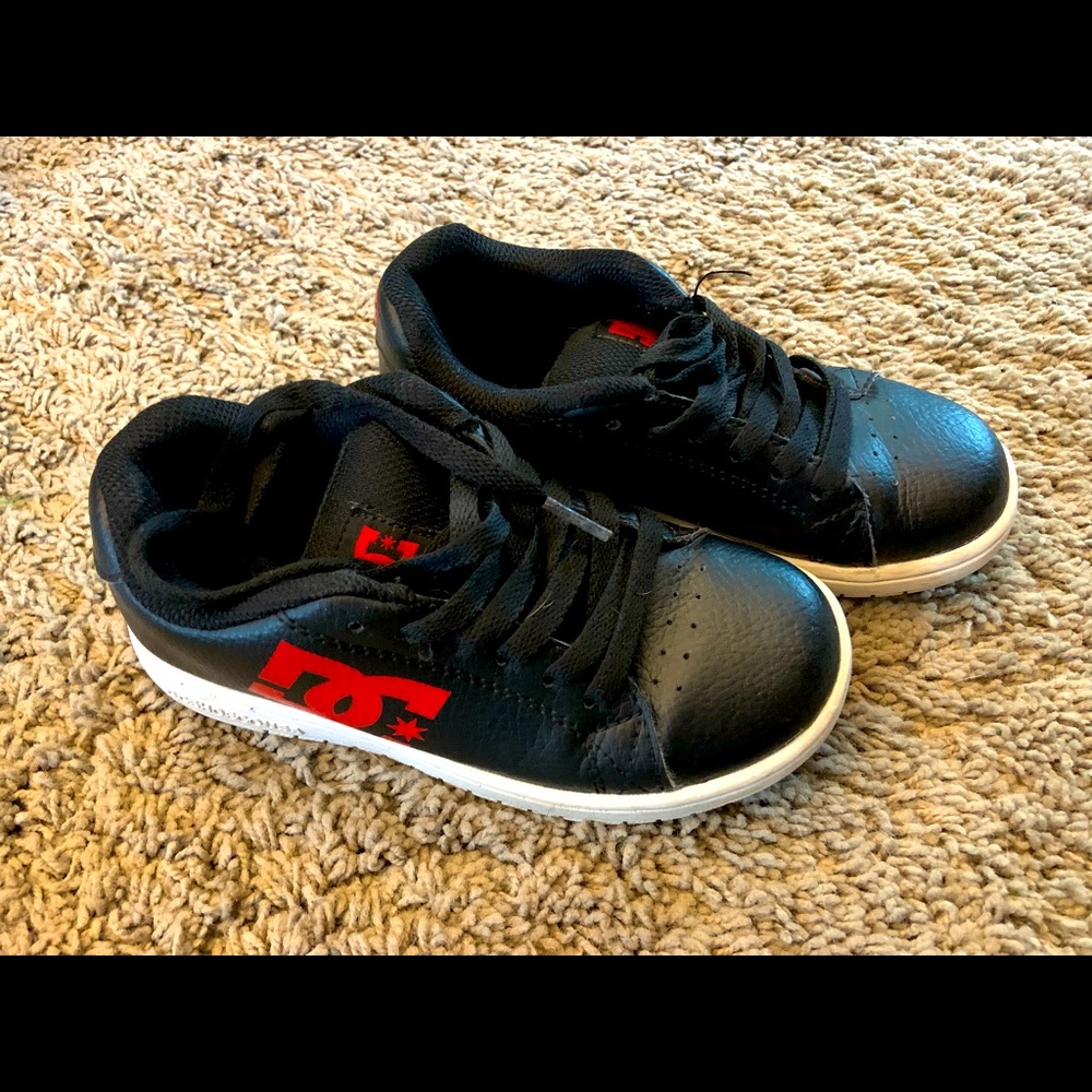 DC skate shoes